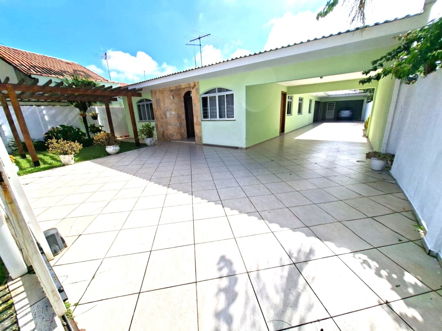 Casa Residencial para locacao no Boqueirao em Curitiba com 770m² por R$ 10.000,00