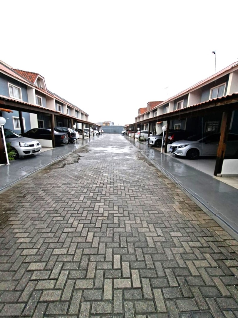 Sobrado para venda no Uberaba em Curitiba com 64,75m² por R$ 398.000,00