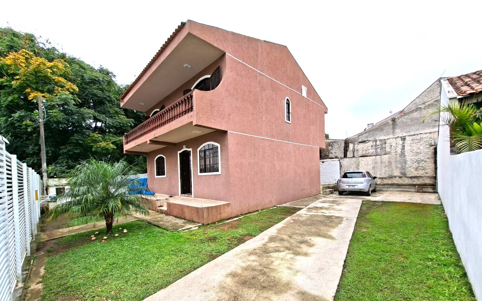 Sobrado para venda no Xaxim em Curitiba com 158,92m² por R$ 790.000,00
