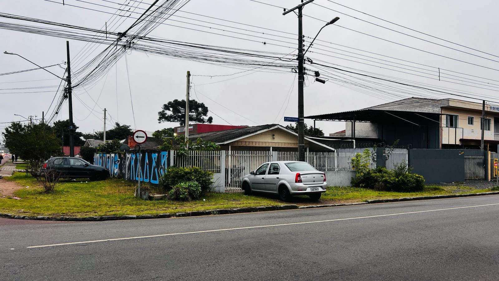 Terreno para venda no Boqueirao em Curitiba com 425m² por R$ 700.000,00
