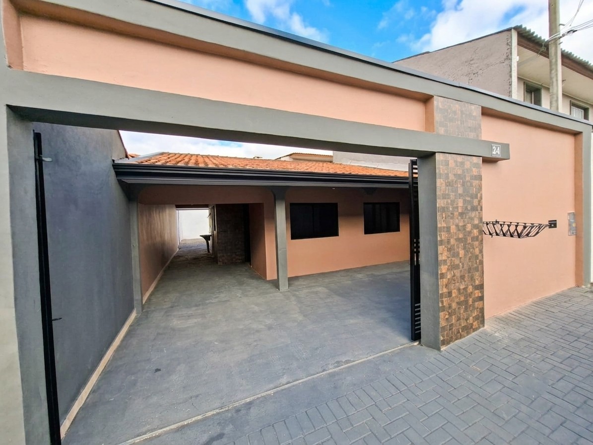 Casa Residencial para locacao no Sitio Cercado em Curitiba com 80m² por R$ 2.600,00