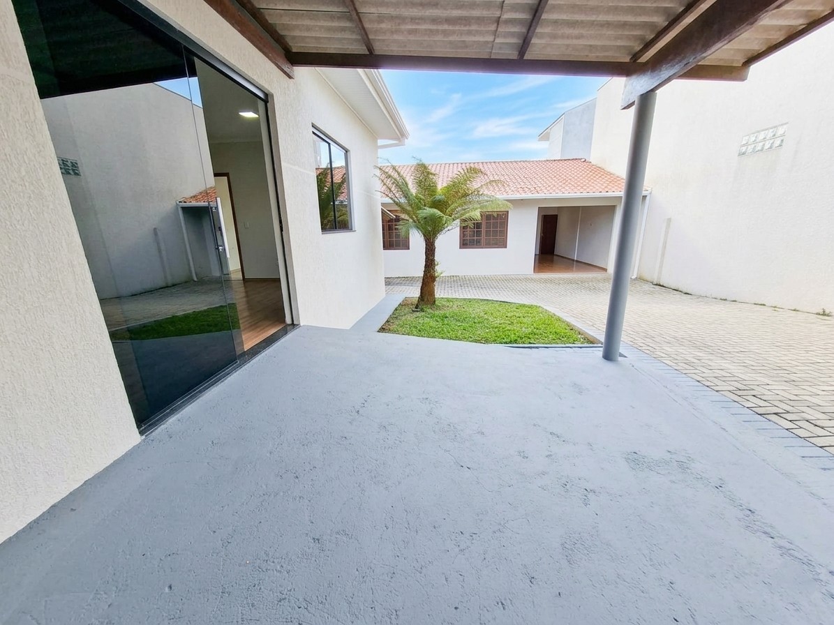Casa Residencial para locacao no Xaxim em Curitiba com 170m² por R$ 4.400,00