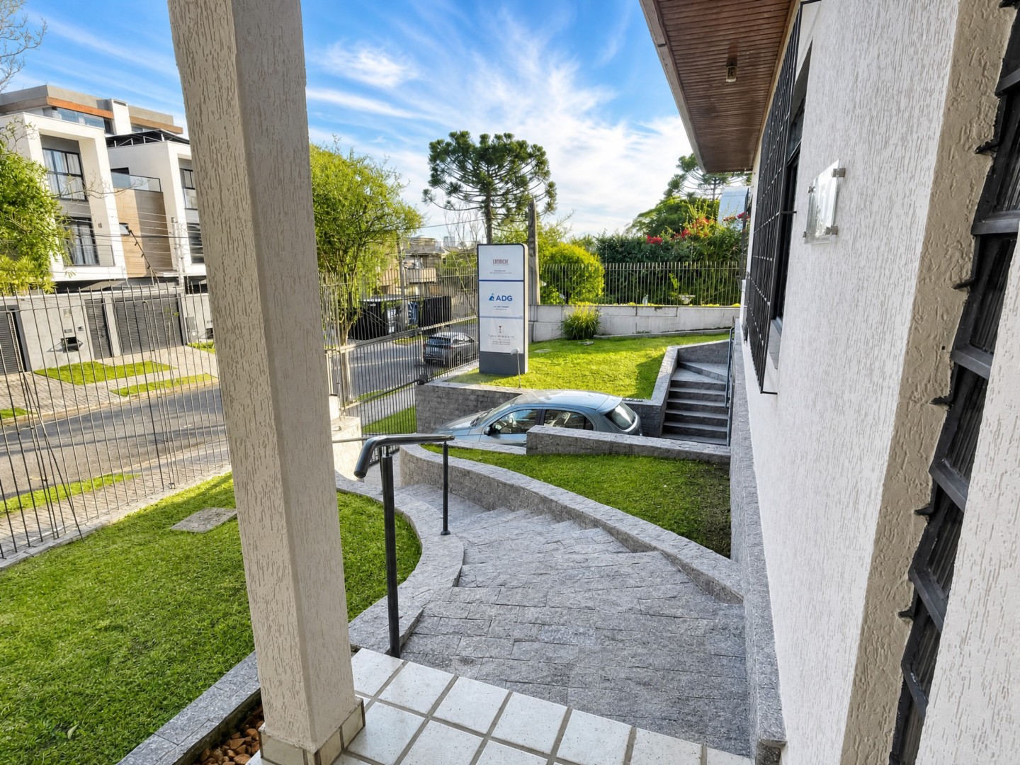 Casa Comercial para venda no Hugo Lange em Curitiba com 432m² por R$ 1.500.000,00