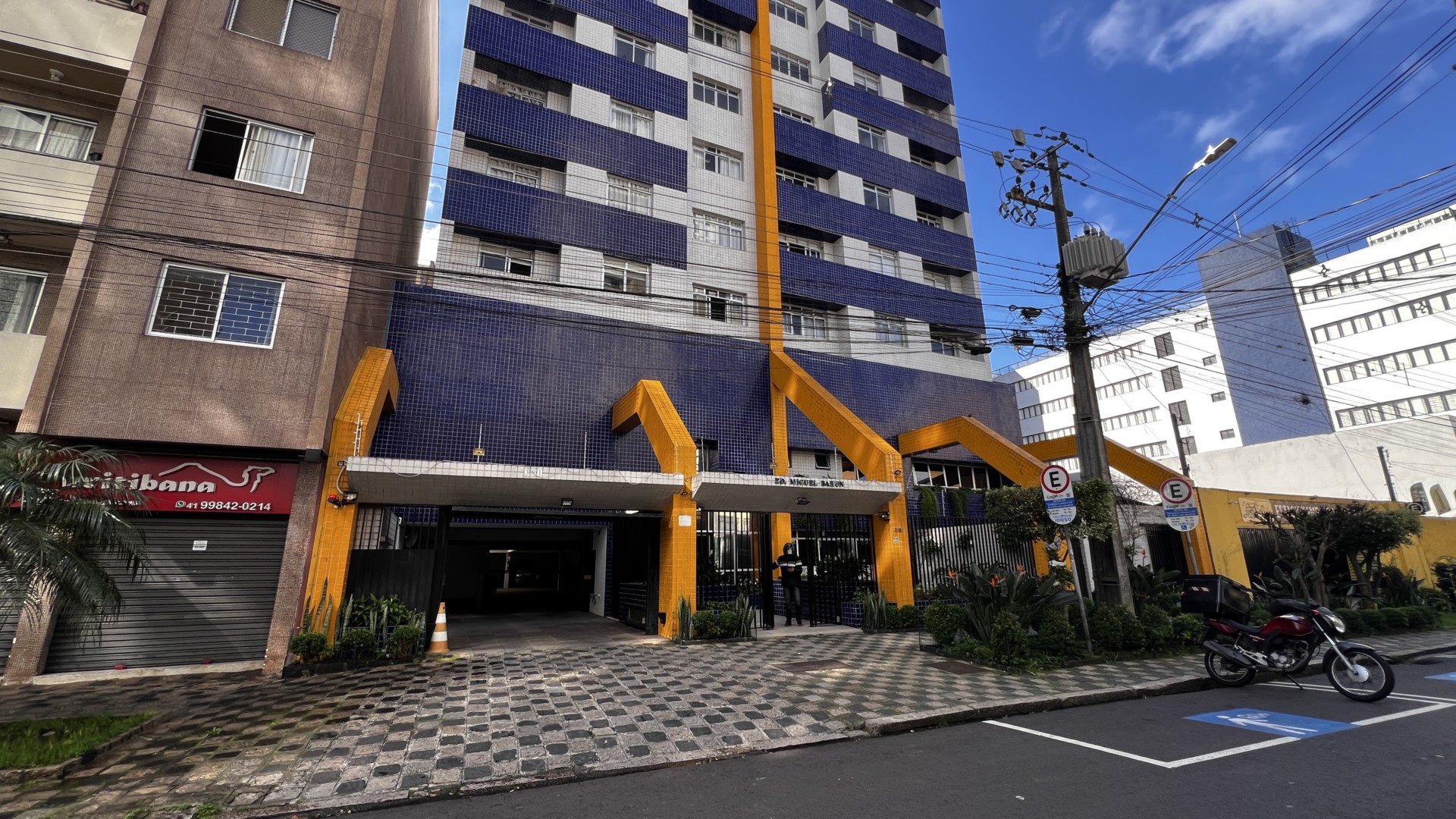 Apartamento para locacao no Centro em Curitiba com 71,65m² por R$ 2.800,00