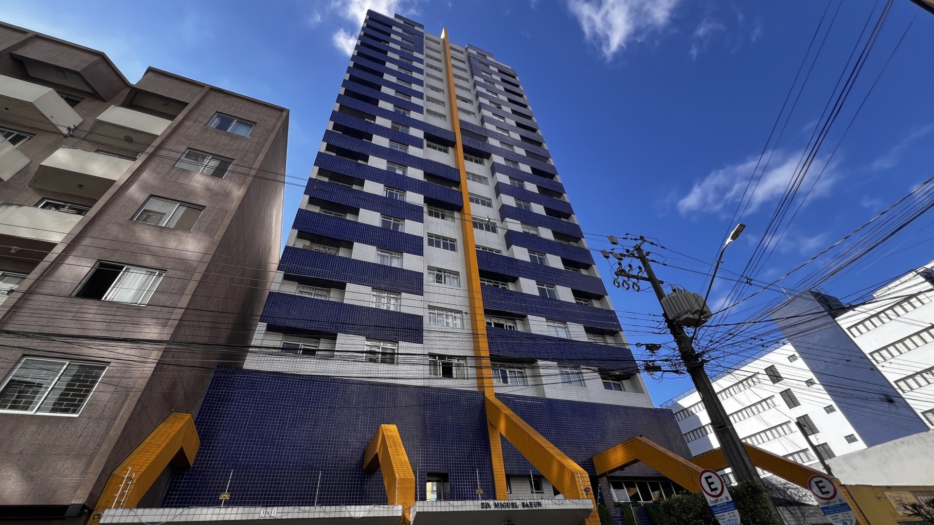 Apartamento para locacao no Centro em Curitiba com 71,65m² por R$ 2.800,00