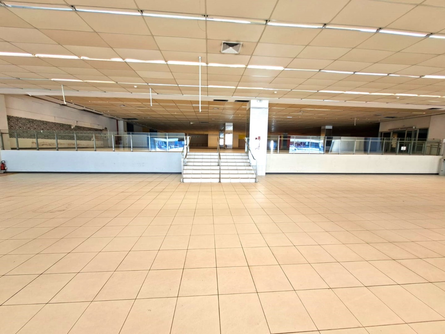 Loja para locacao no Boqueirao em Curitiba com 230m² por R$ 12.000,00