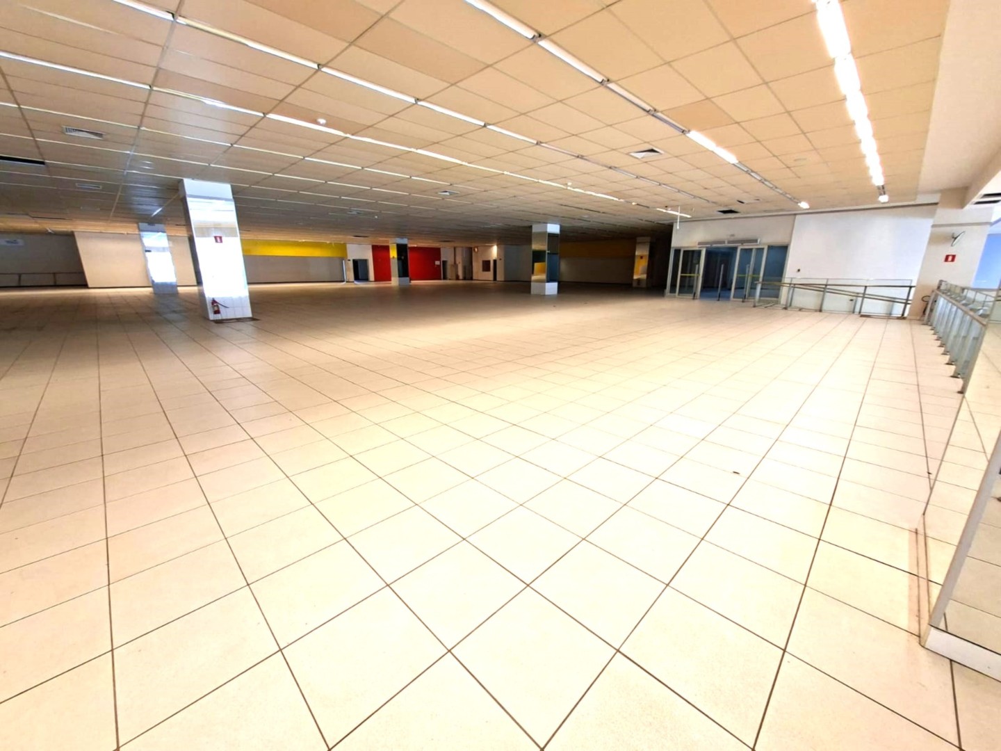Loja para locacao no Boqueirao em Curitiba com 230m² por R$ 12.000,00