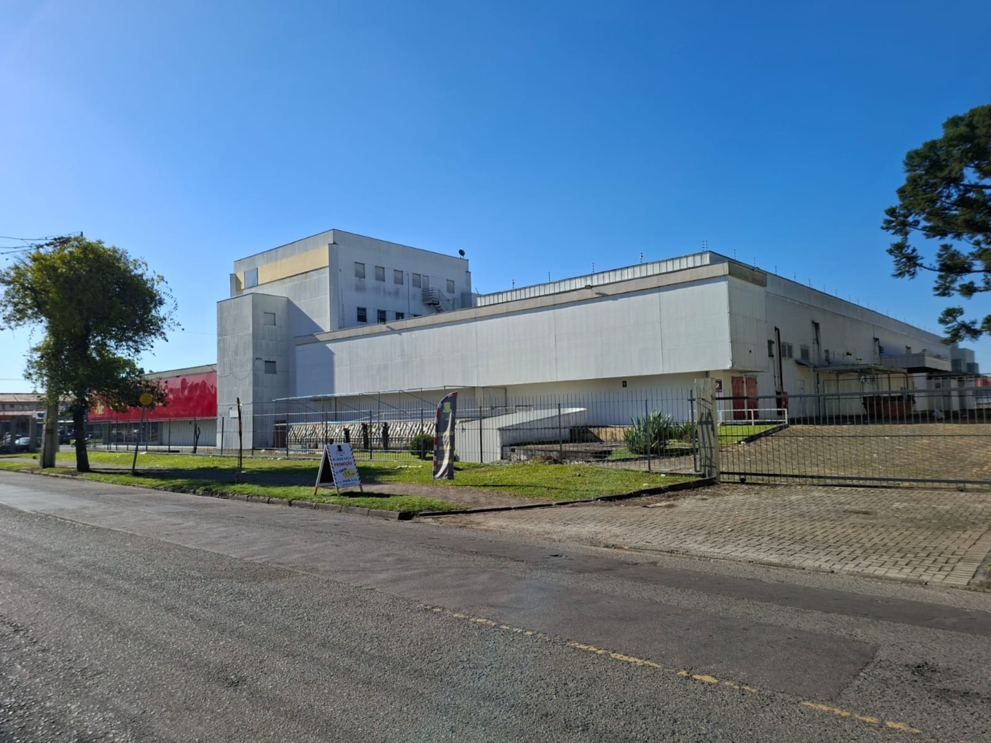 Conjunto Comercial para locacao no Boqueirao em Curitiba com 50m² por R$ 850,00