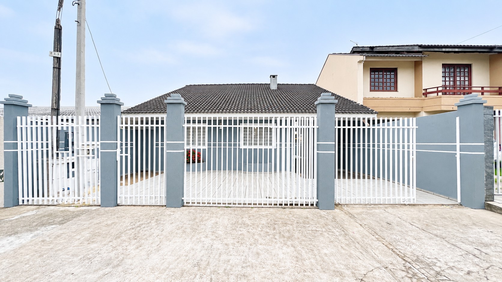 Casa Residencial para locacao no Xaxim em Curitiba com 330m² por R$ 3.900,00