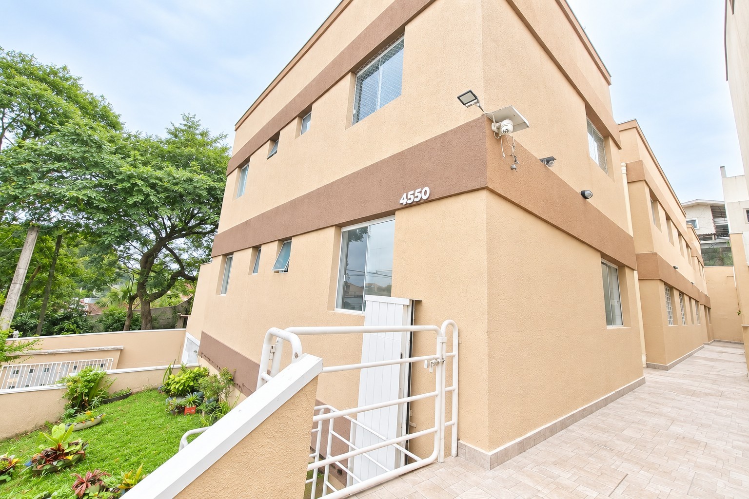 Apartamento para locacao no Xaxim em Curitiba com 23m² por R$ 1.250,00