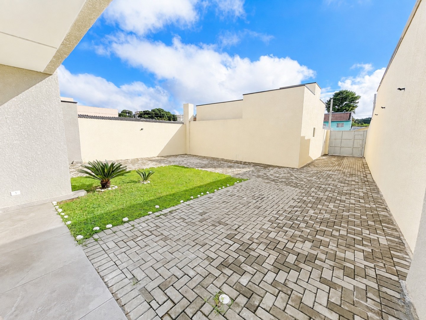 Sobrado para locacao no Uberaba em Curitiba com 94m² por R$ 3.200,00