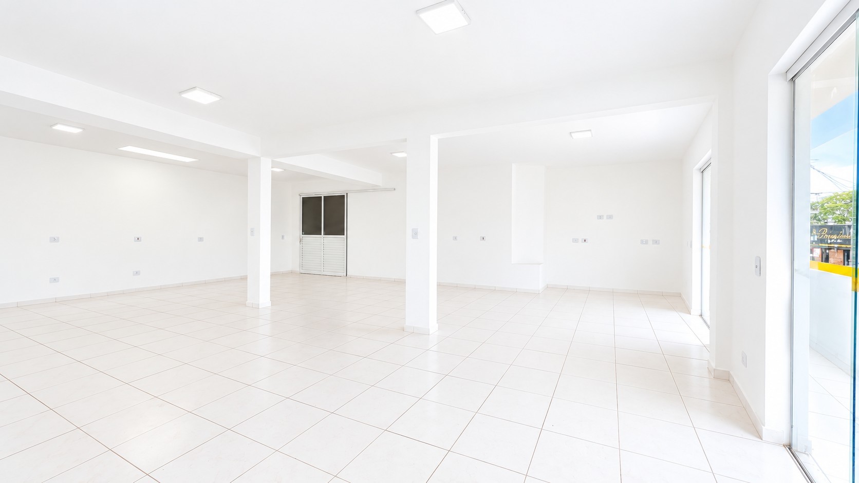 Espaço Branco Moderno e Luminoso.png
