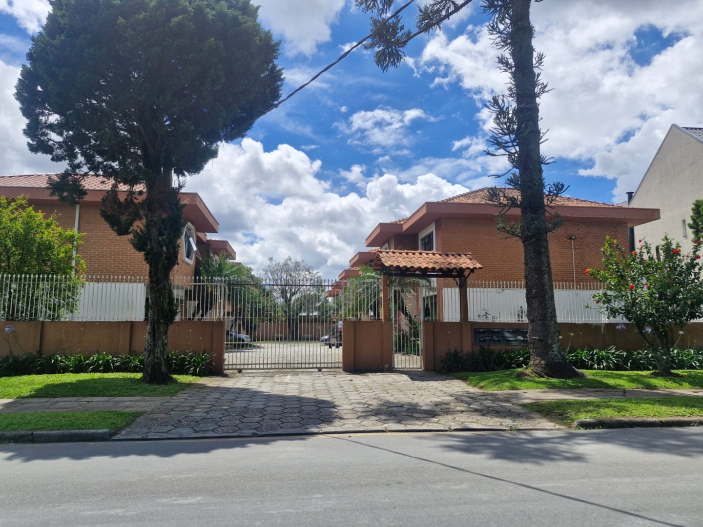 Sobrado para venda no Boqueirao em Curitiba com 140m² por R$ 499.000,00
