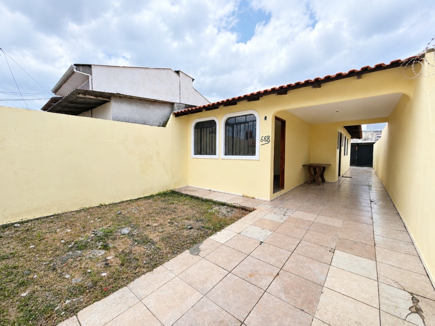 Casa Residencial para locacao no Xaxim em Curitiba com 70m² por R$ 1.700,00