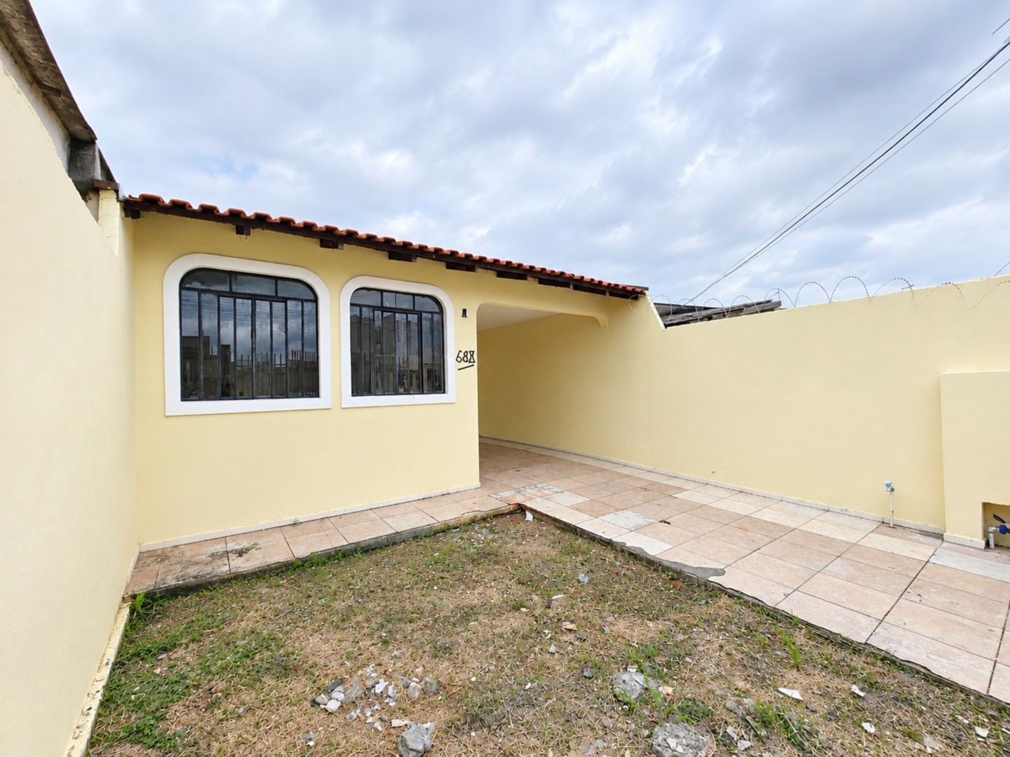 Casa Residencial para locacao no Xaxim em Curitiba com 70m² por R$ 1.700,00