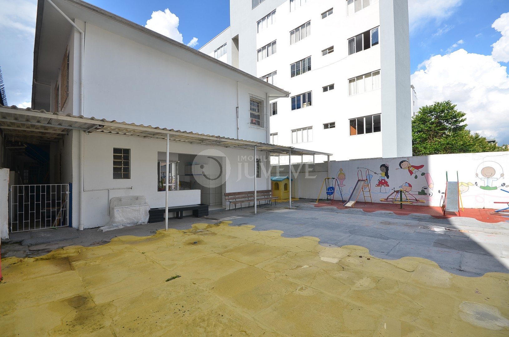 Casa Comercial