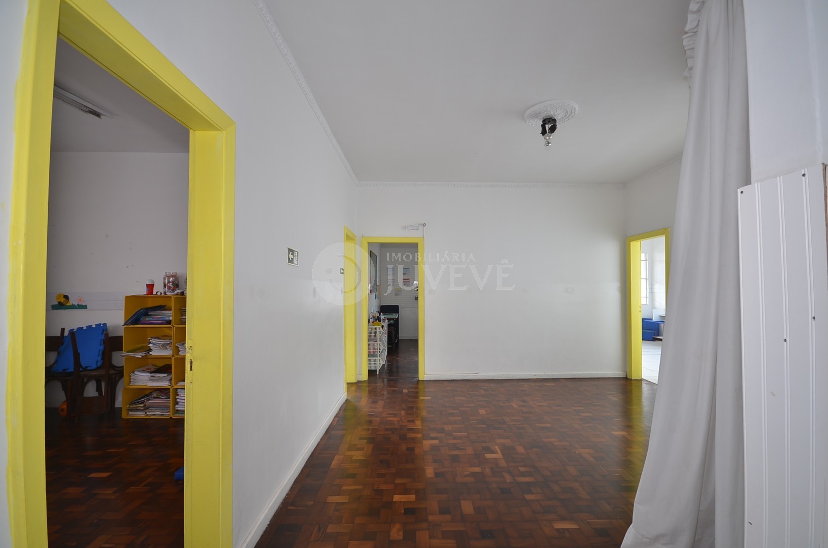 Casa Comercial