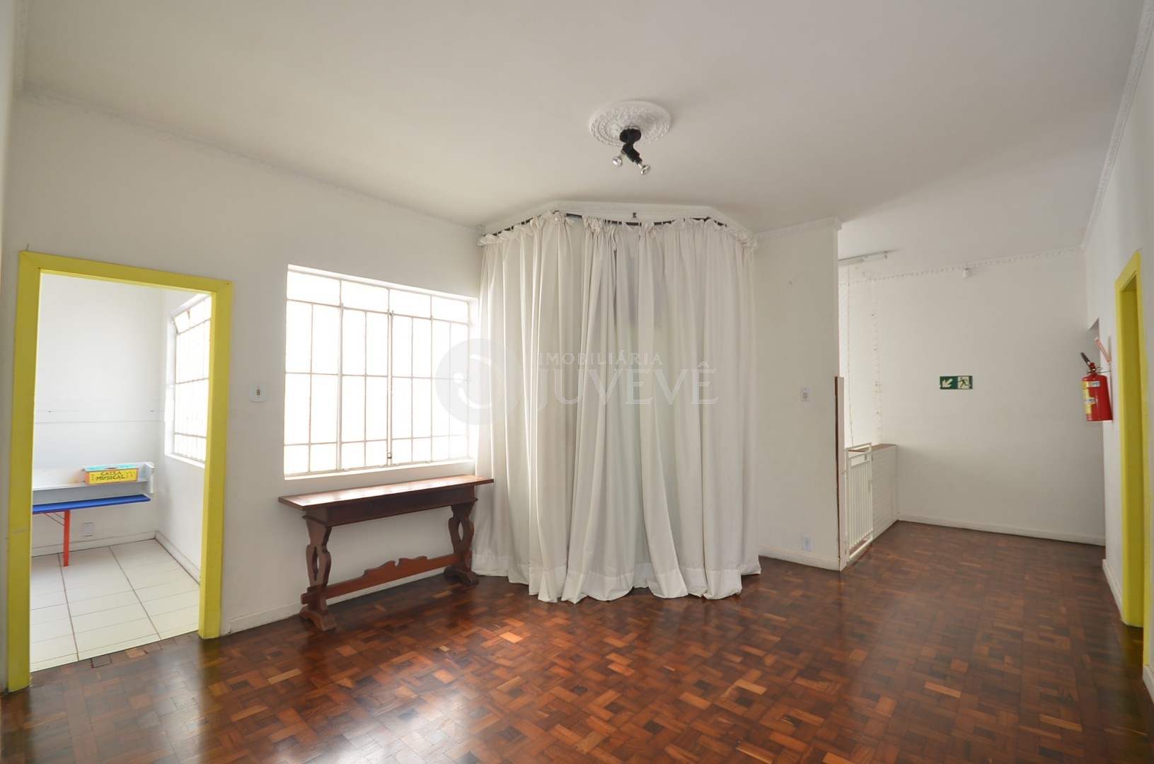 Casa Comercial