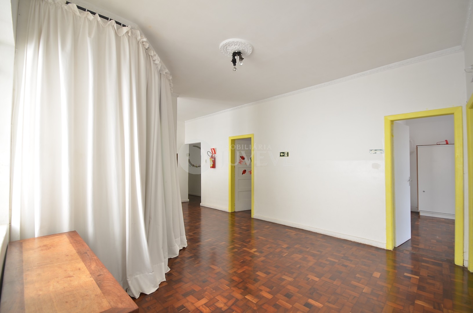 Casa Comercial
