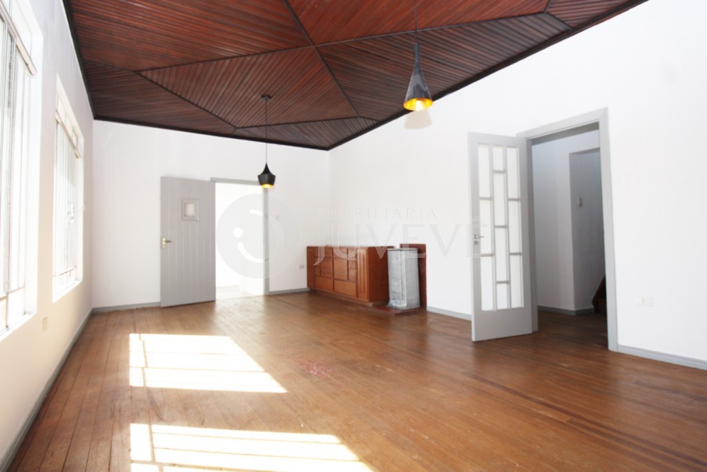 Casa Comercial