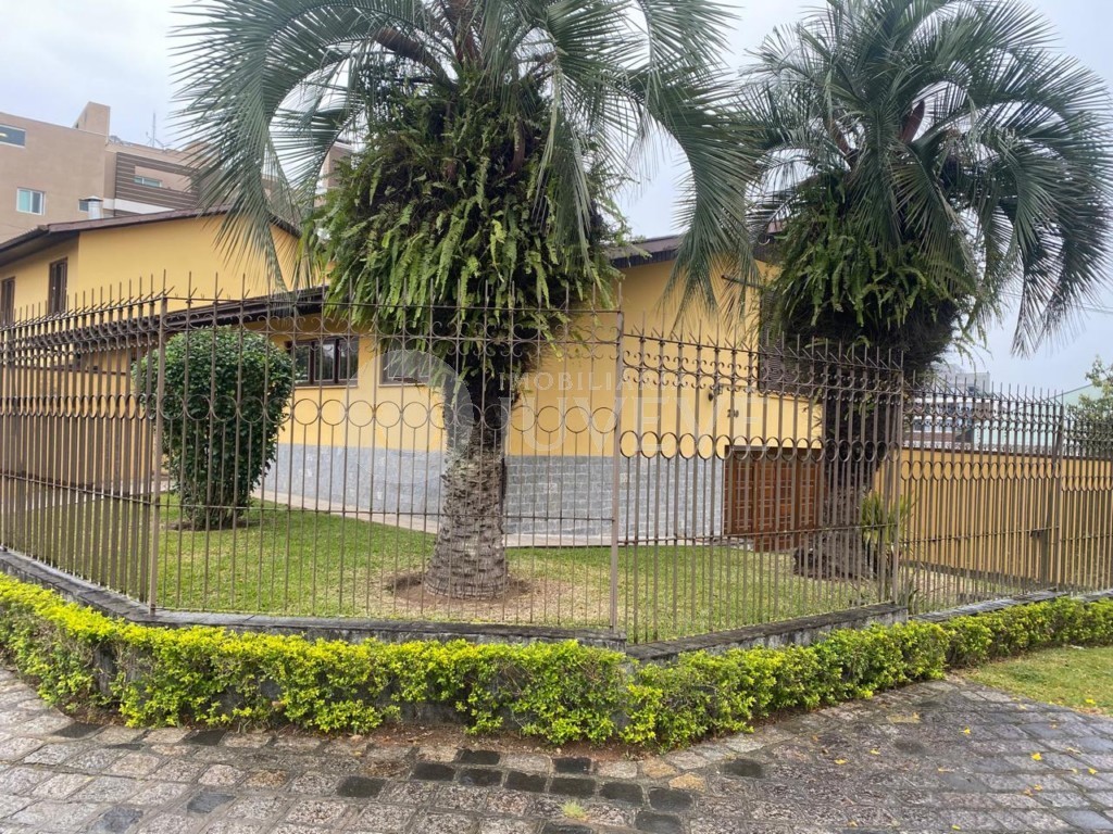 Casa Comercial
