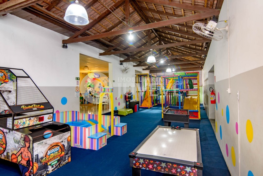 Casa Comercial