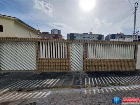 Casa Residencial para locacao no Universitario em Caruaru com 0m² por R$ 2.700,00