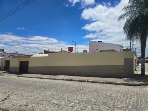 Casa Residencial para locacao no Deputado Jose Antonio Liberato em Caruaru com 255.066m² por R$ 2.500,00