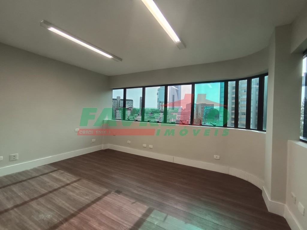 Comercial para alugar em Alto Da Gloria, Curitiba — Imobiliária Razão