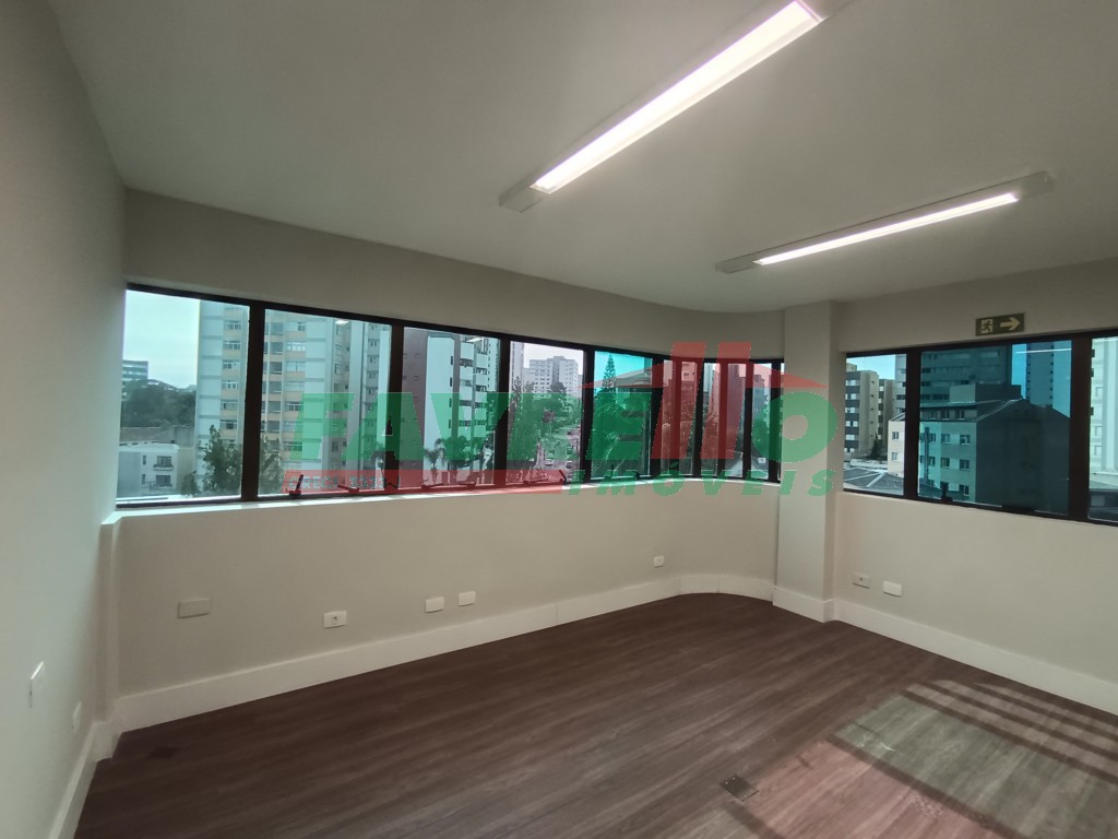 Comercial para alugar em Alto Da Gloria, Curitiba — Imobiliária Razão