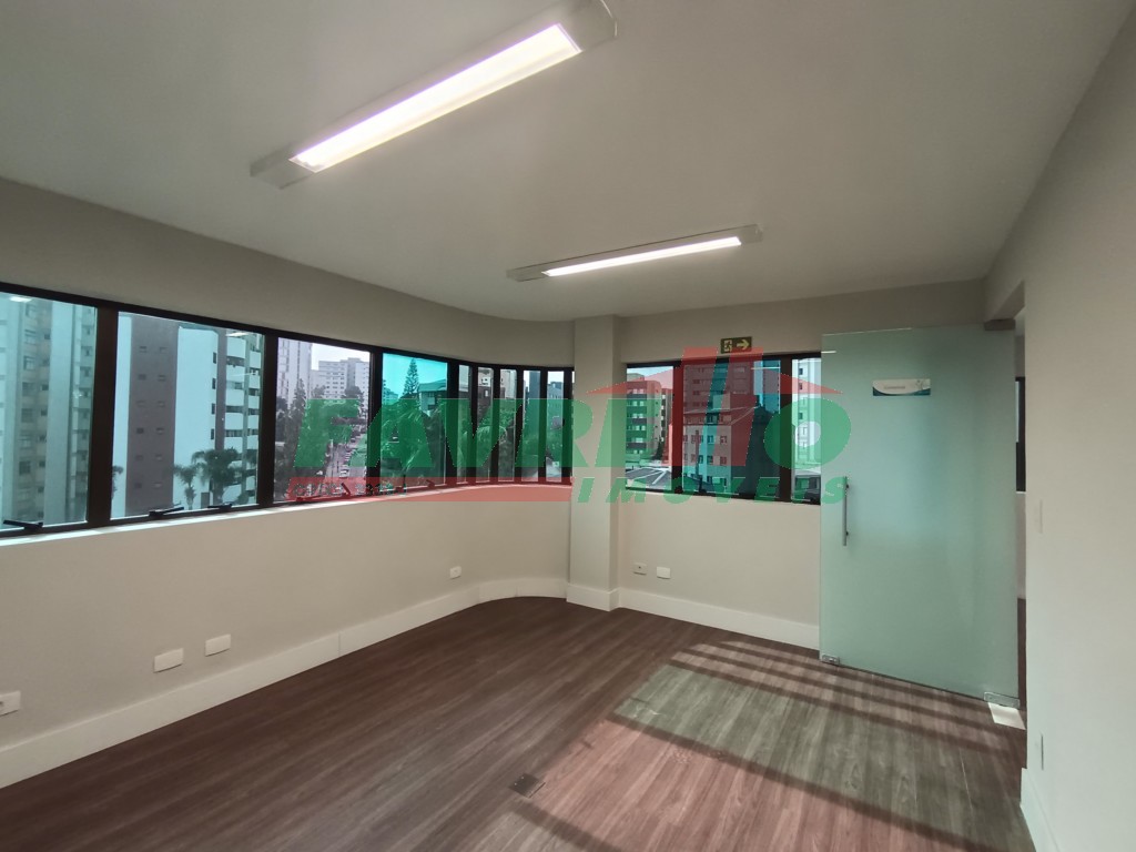 Comercial para alugar em Alto Da Gloria, Curitiba — Imobiliária Razão