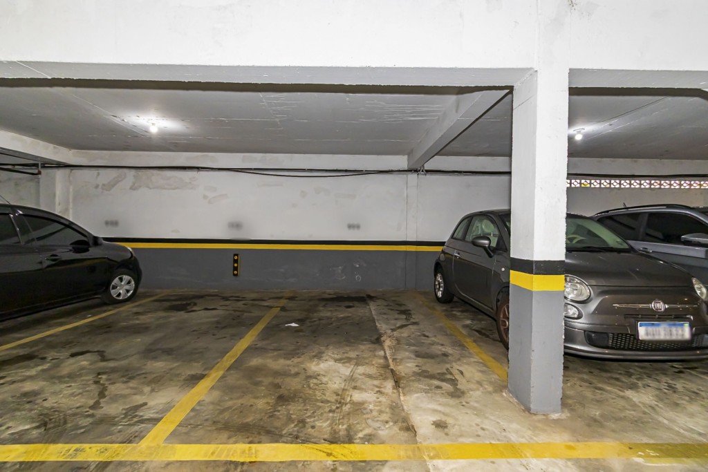 Vaga de garagem coberta