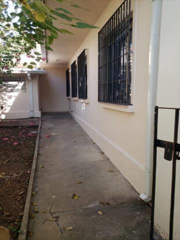 Casa Residencial para locacao no Agua Verde em Curitiba com 60m² por R$ 2.125,00