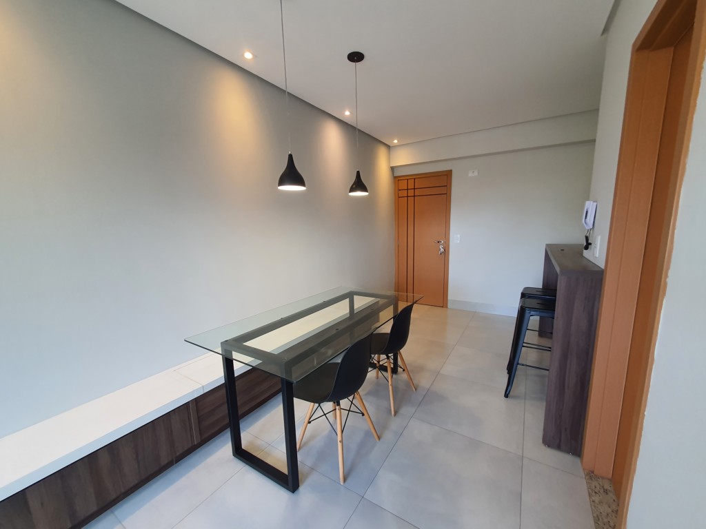 Apartamento para locacao no Zona 01 em Maringa com 83m² por R$ 2.300,00