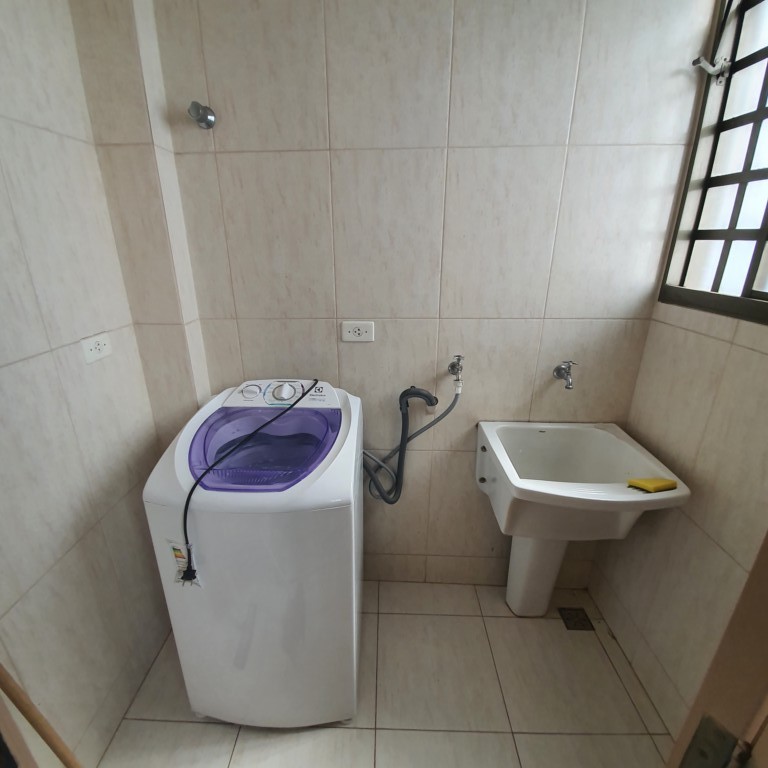 Apartamento para locacao no Zona 07 em Maringa com 40m² por R$ 1.450,00