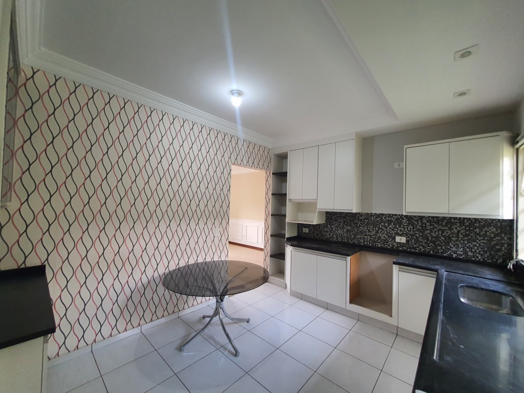 Apartamento para locacao no Zona 07 em Maringa com 100m² por R$ 2.400,00