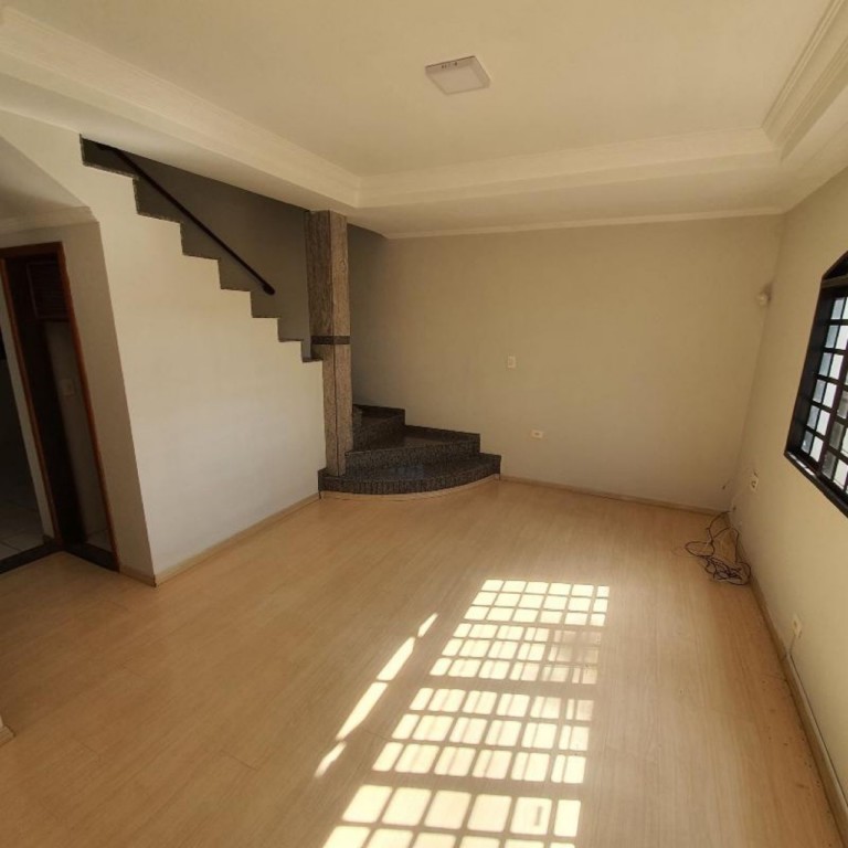 Sobrado para locacao no Zona 08 em Maringa com 225m² por R$ 3.400,00