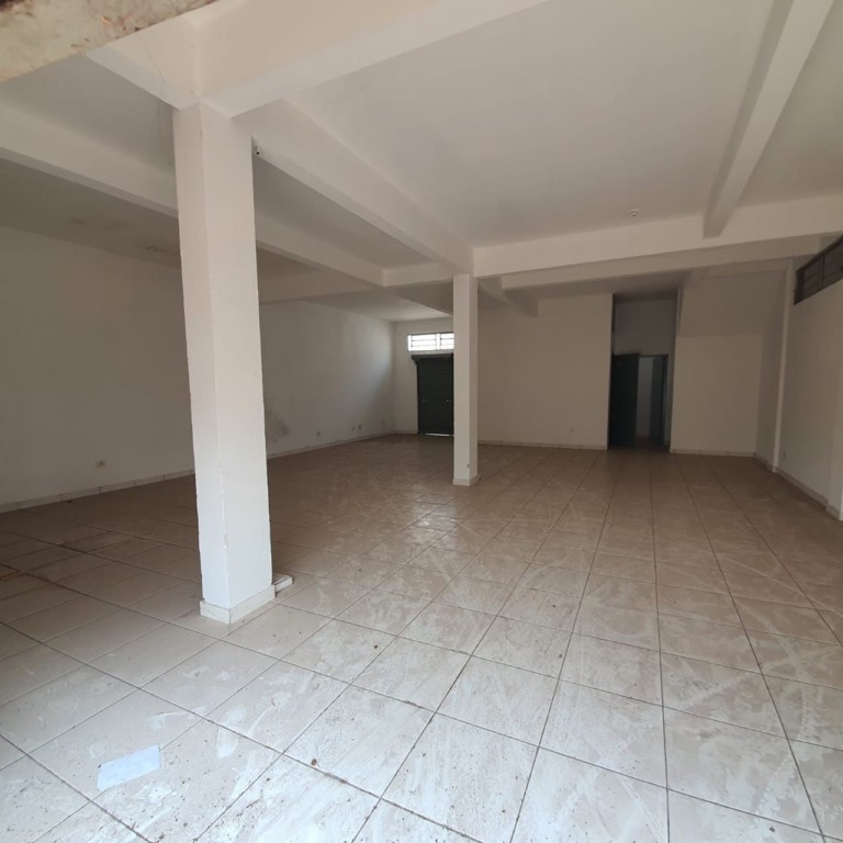Barracão/galpão para locacao no Zona 06 em Maringa com 100m² por R$ 3.700,00