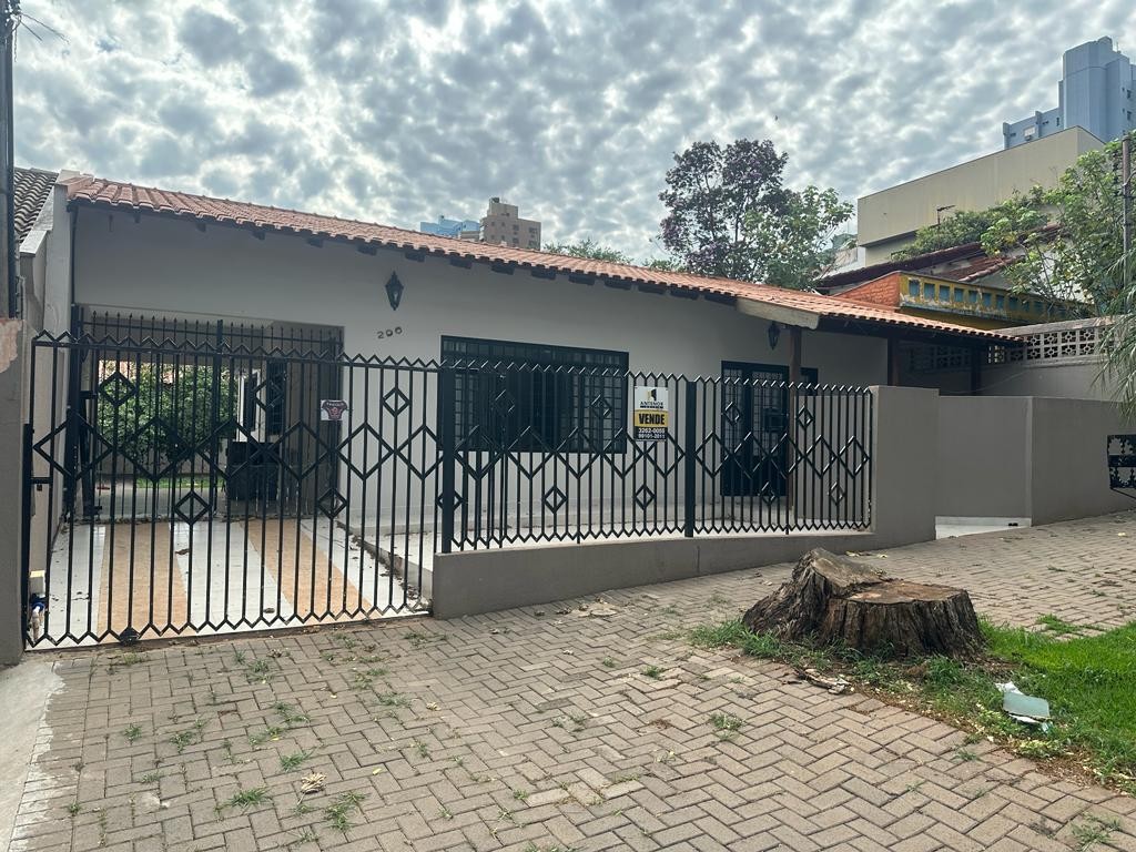 Casa Residencial para vendalocacaovenda e locacao no Jardim Ipiranga em Maringa com 377m² por R$ 695.000,002.400,00