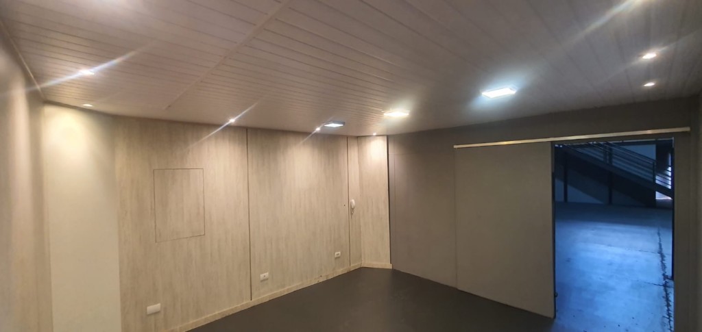 Barracão_galpão para locacao no Jardim Ipanema em Maringa com 0m² por R$ 7.500,00