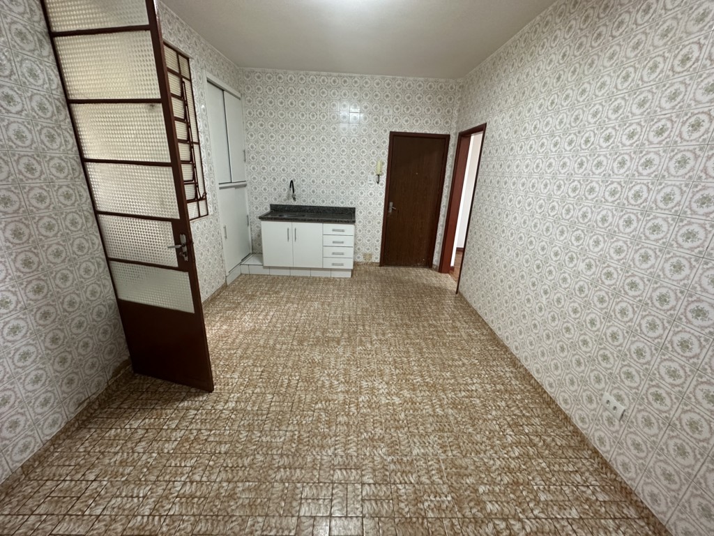 Apartamento para locacao no Zona 01 em Maringa com 132m² por R$ 1.900,00