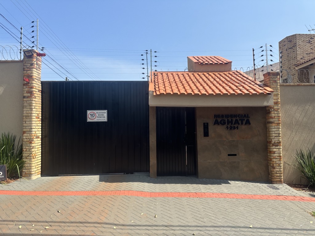 Sobrado para locacao no Recanto dos Magnatas em Maringa com 260m² por R$ 5.800,00