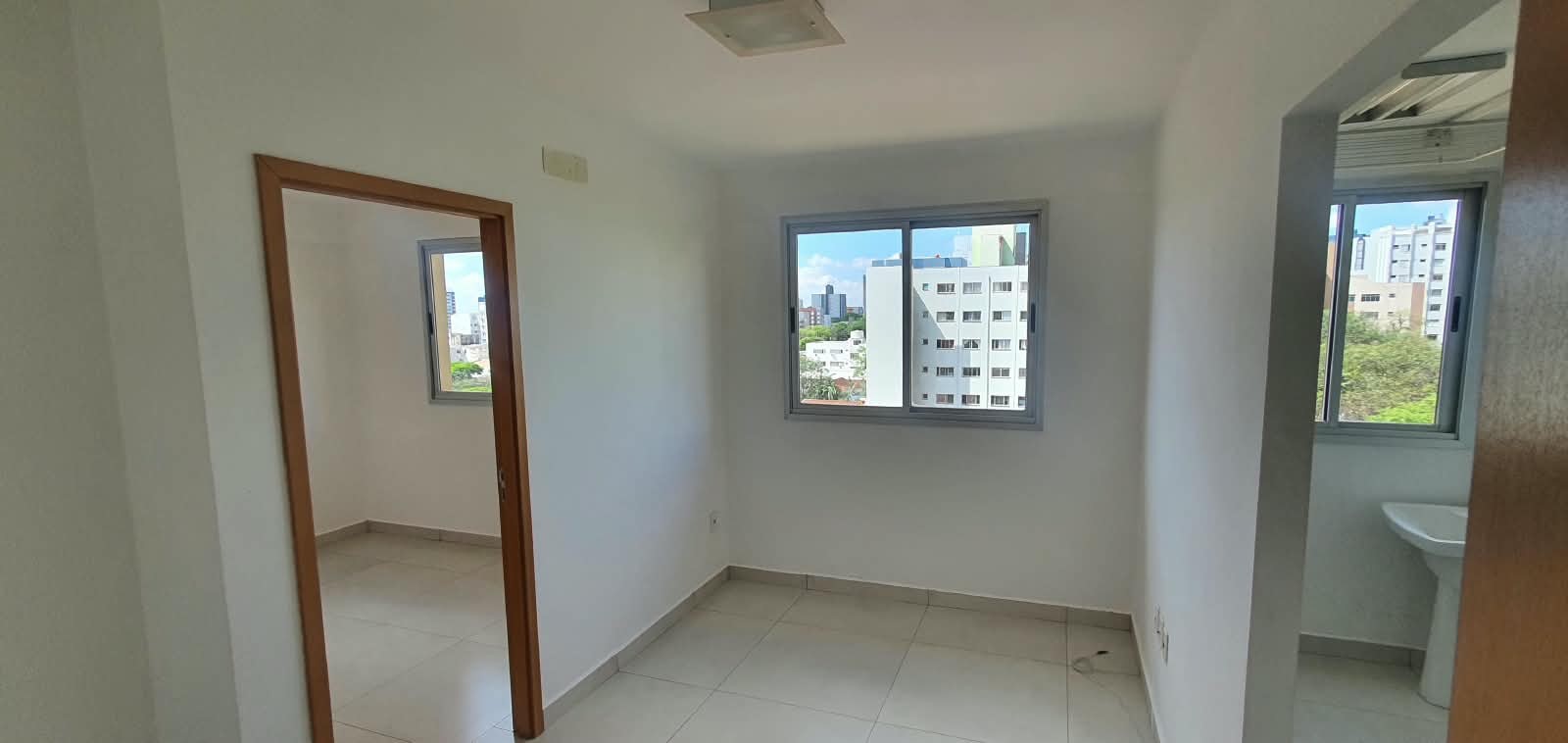 Apartamento para locacao no Zona 06 em Maringa com 70m² por R$ 1.300,00