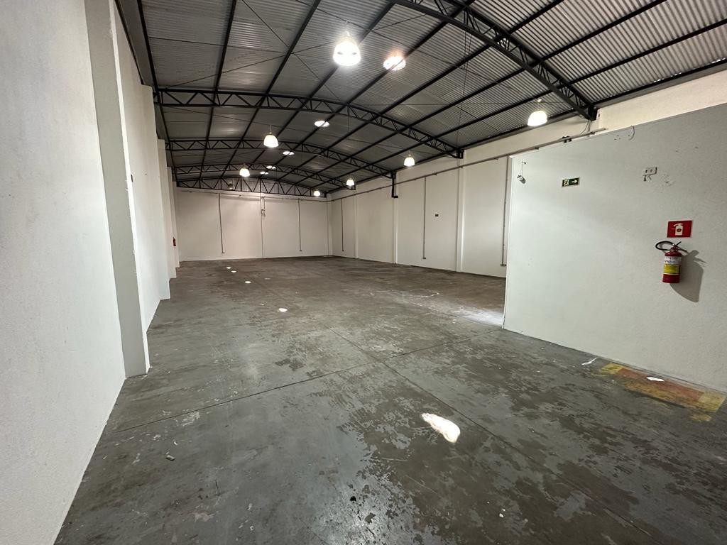 Barracão_galpão para locacao no Parque das Laranjeiras em Maringa com 300m² por R$ 3.500,00