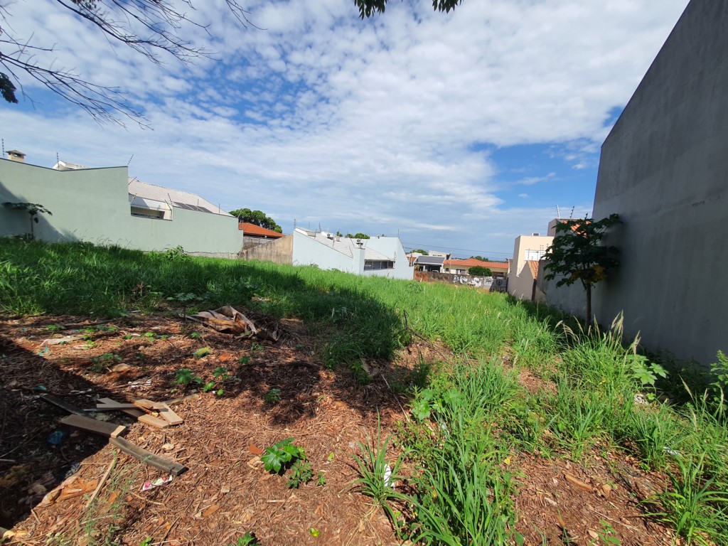 Terreno para venda no Conjunto Habitacional Lea Leal em Maringa com 301,97m² por R$ 275.000,00