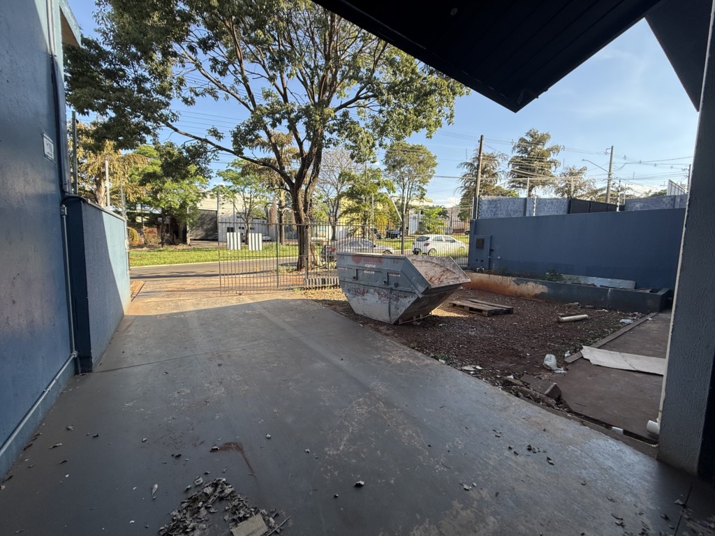 Barracão_galpão para vendalocacaovenda e locacao no Jardim Paris em Maringa com 459,08m² por R$ 1.300.000,005.000,00