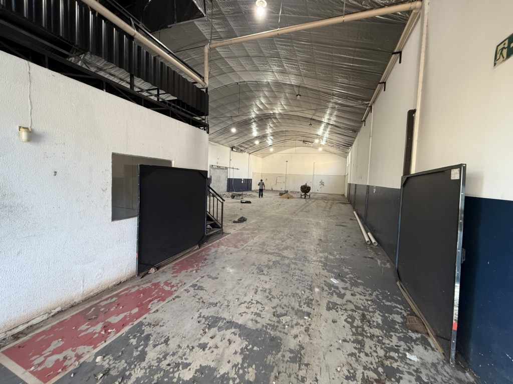 Barracão_galpão para vendalocacaovenda e locacao no Jardim Paris em Maringa com 459,08m² por R$ 1.300.000,005.000,00