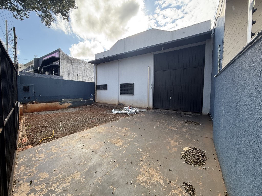 Barracão_galpão para vendalocacaovenda e locacao no Jardim Paris em Maringa com 459,08m² por R$ 1.300.000,005.000,00