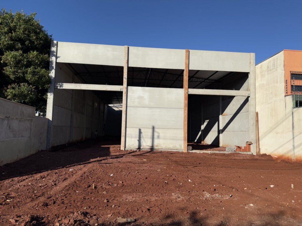 Barracão_galpão para locacao no Zona 08 em Maringa com 600m² por R$ 14.000,00