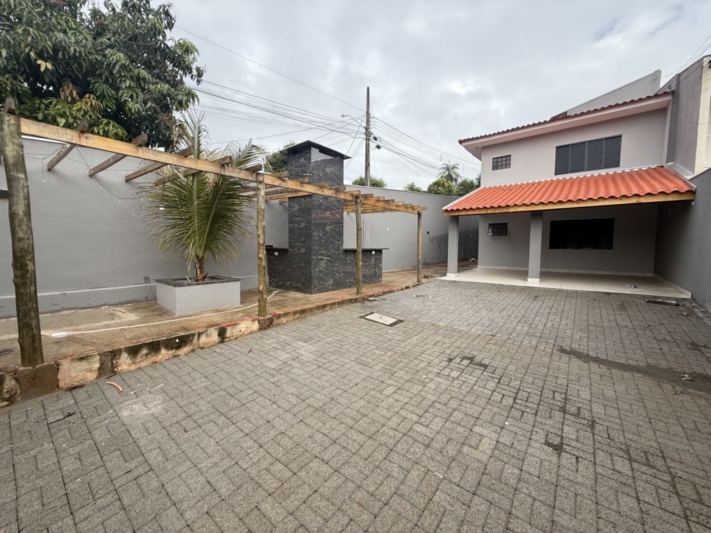 Sobrado para locacao no Jardim Santa Helena em Maringa com 311m² por R$ 3.000,00